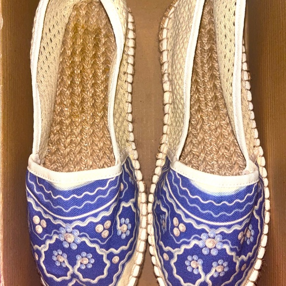 Slip on shoe - Picture 2 of 6